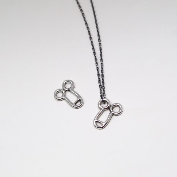 Ciondolo “IL C***O CHE ME NE FREGA”