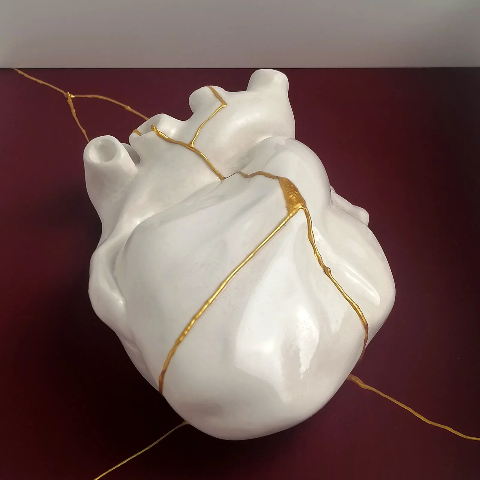 Cuore Anatomico Kintsugi Bianco con Cornice Amaranto