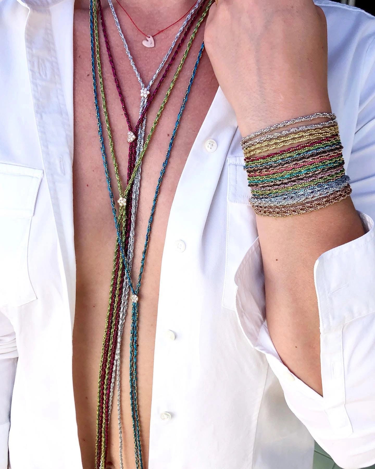 Bracciale in Argento e Seta all’Uncinetto – Eleganza Leggera