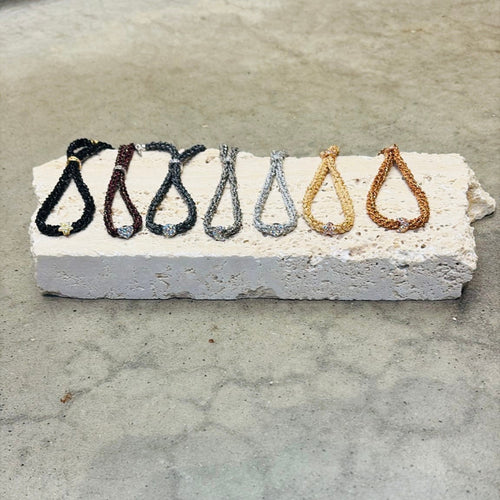 Bracciale in Argento e Seta all’Uncinetto – Eleganza Leggera